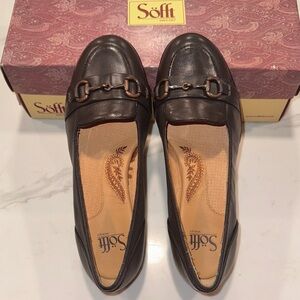 Women's NIB Size 7N Dark Brown Flat Leather Loafers